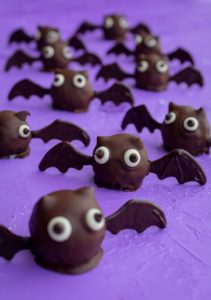 Round-up of spooky vegan Halloween recipes from vegan recipe bloggers. For more vegan recipes, visit www.vegansbaby.com