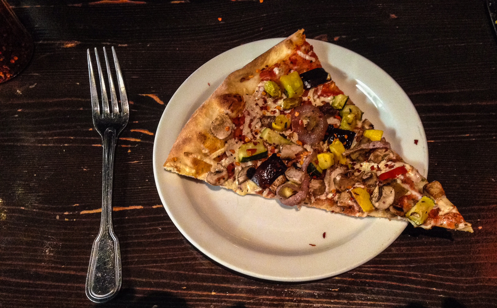 Where to go to get the best vegan pizza in Las Vegas. For more vegan dining options in Las Vegas, visit www.vegansbaby.com/vegansbaby2018