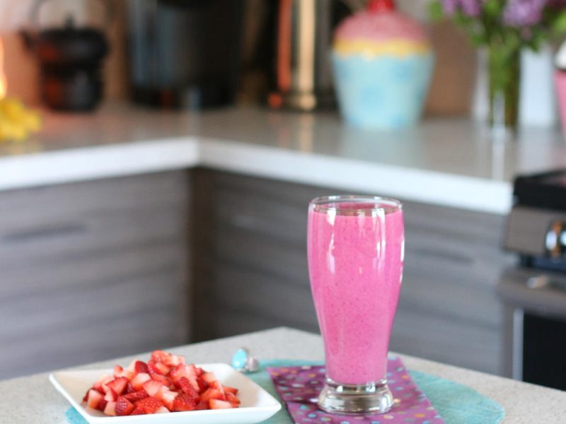 Marvelous Milkshakes author and plant-based nutritionist Ashley Diana's Strawberry Shortcake Dessert smoothie recipe. For more vegan recipes and vegan lifestyle stories, visit www.vegansbaby.com/vegansbaby2018